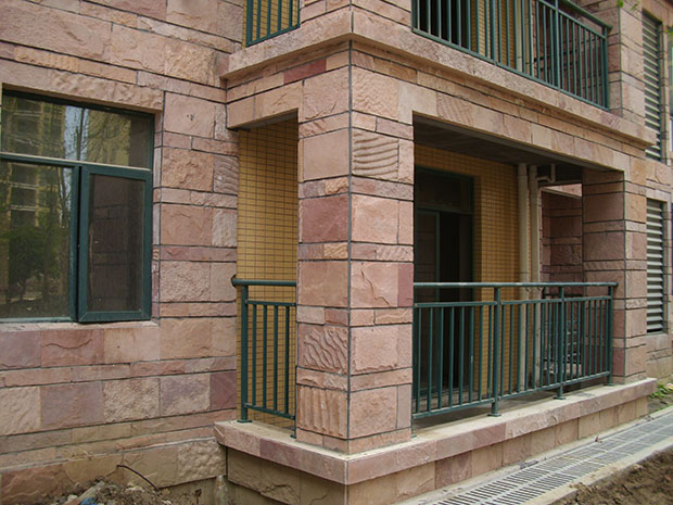 鋅鋼陽臺護欄生產工藝的價格優(yōu)勢和技術優(yōu)勢